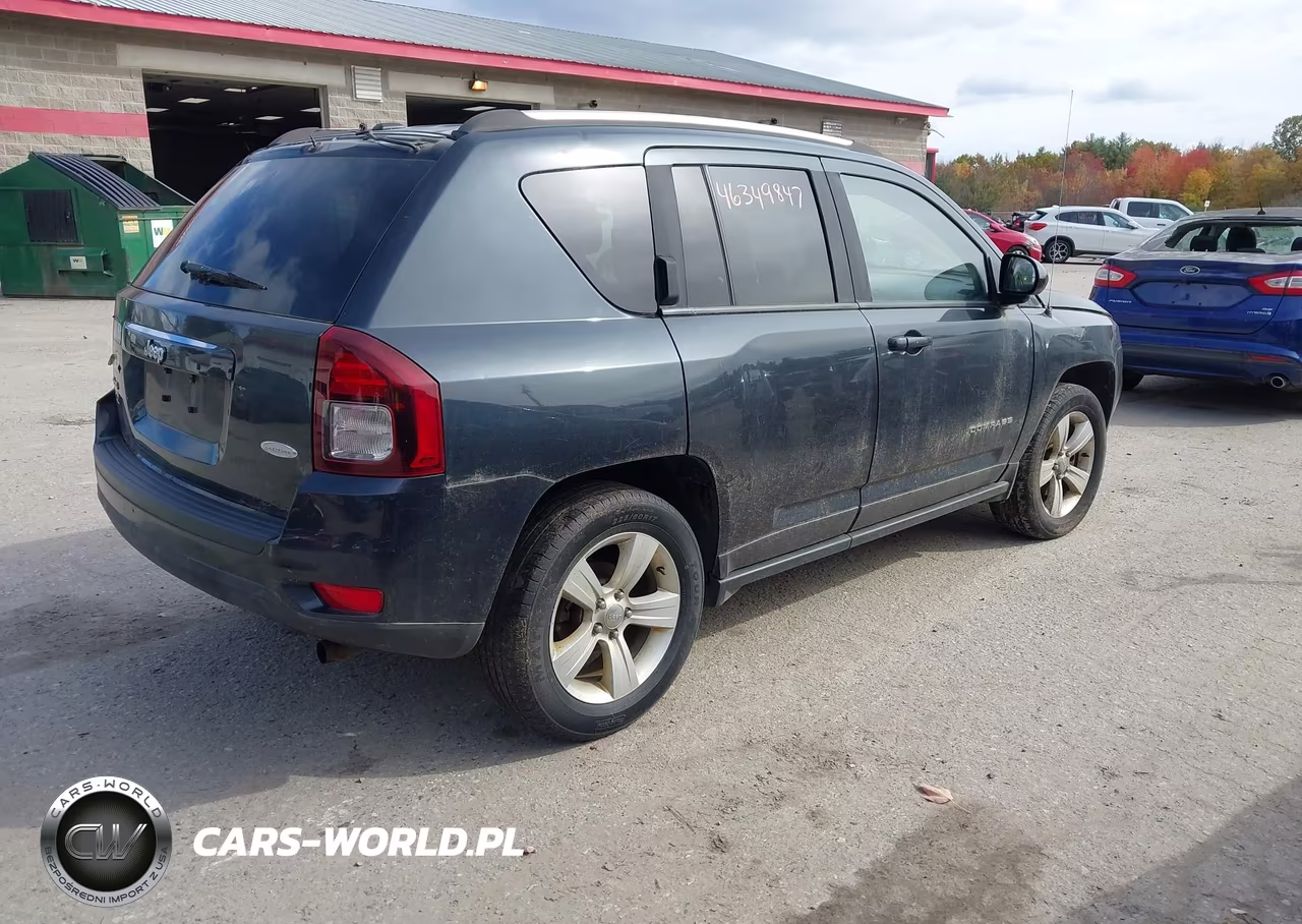 2015 Jeep Compass Latitude VIN:1C4NJDEB4FD106036 - 4