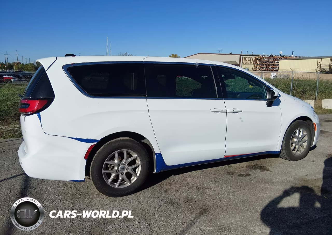 2023 Chrysler Pacifica Touring VIN:2C4RC1FG3PR555694 - 13