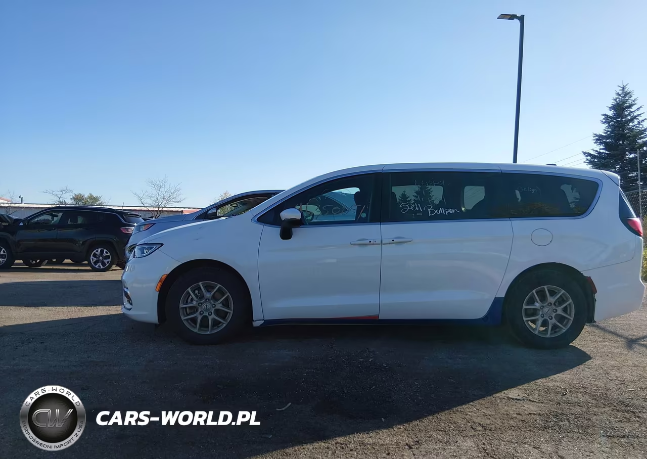 2023 Chrysler Pacifica Touring VIN:2C4RC1FG3PR555694 - 14