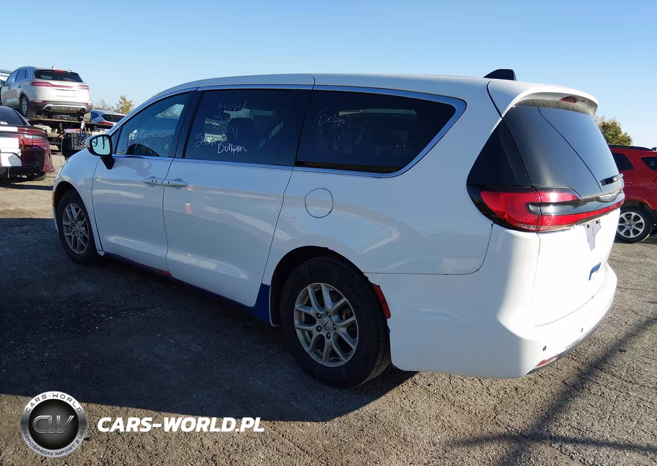 2023 Chrysler Pacifica Touring VIN:2C4RC1FG3PR555694 - 3