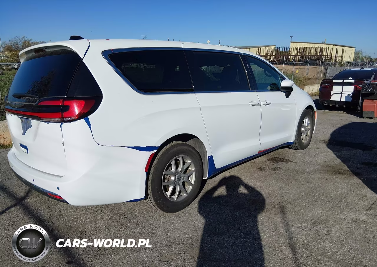 2023 Chrysler Pacifica Touring VIN:2C4RC1FG3PR555694 - 4