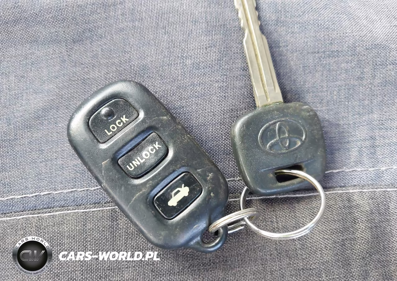 2003 Toyota Camry Le VIN:4T1BE32K83U719113 - 11