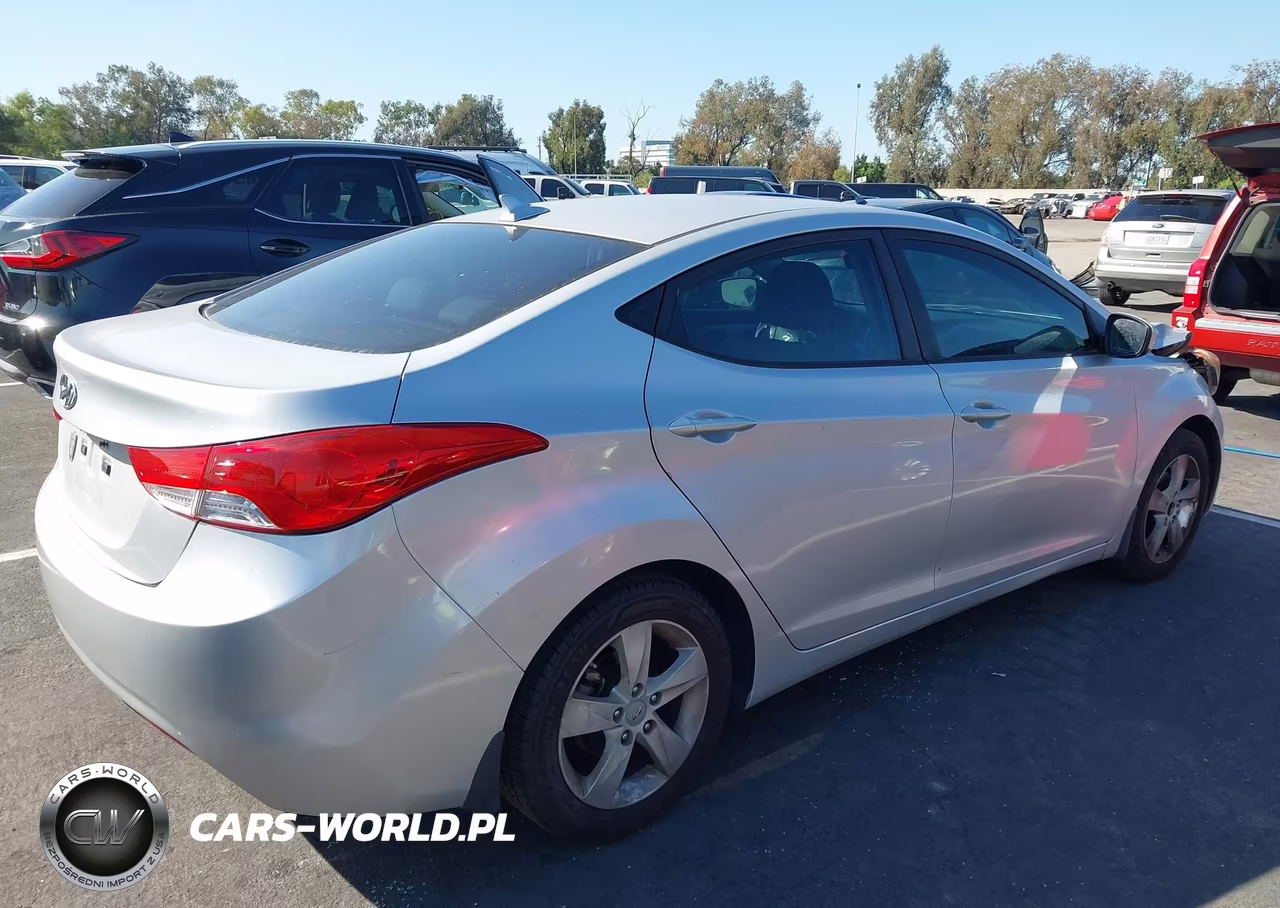 2013 Hyundai Elantra Gls VIN:KMHDH4AE5DU677034 - 4