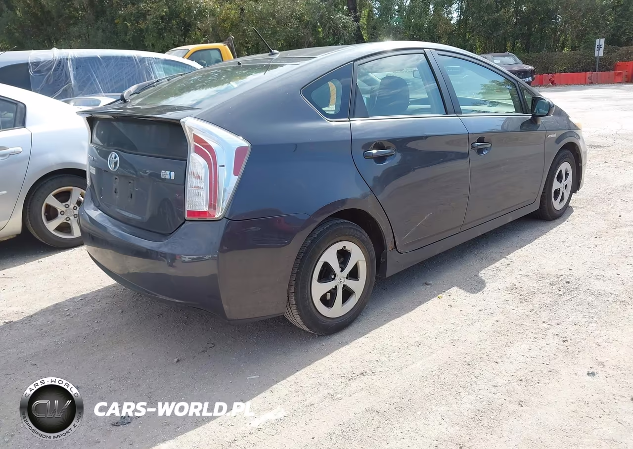 2014 Toyota Prius Two VIN:JTDKN3DU1E1764191 - 4
