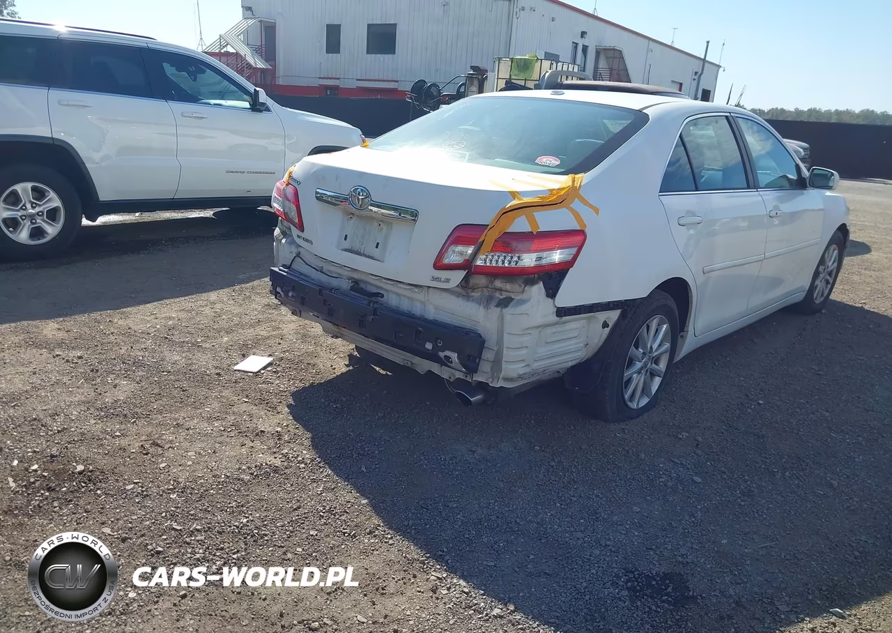 2010 Toyota Camry Xle VIN:4T1BF3EK6AU550893 - 4