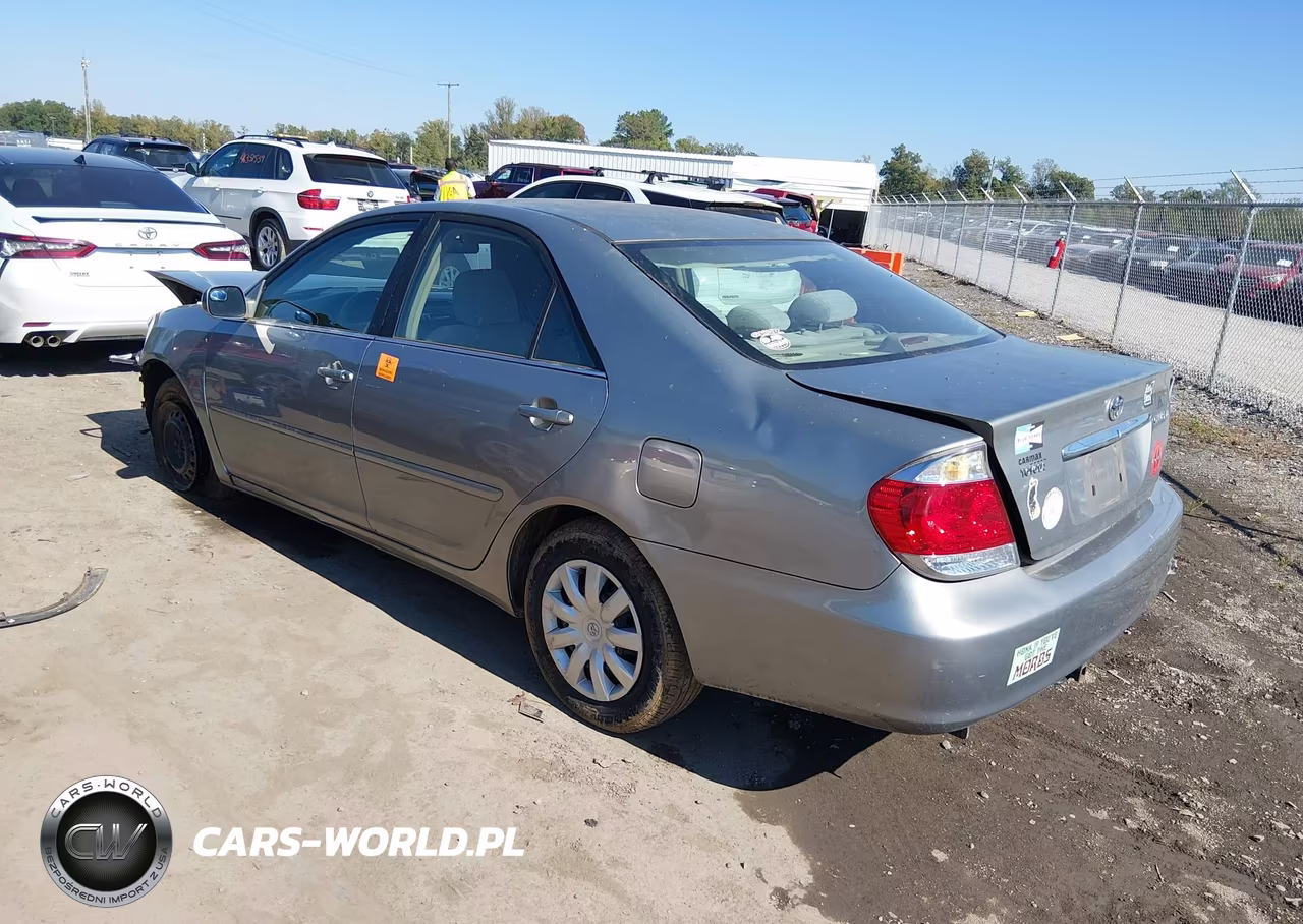 2005 Toyota Camry Le VIN:4T1BE30K15U977074 - 3