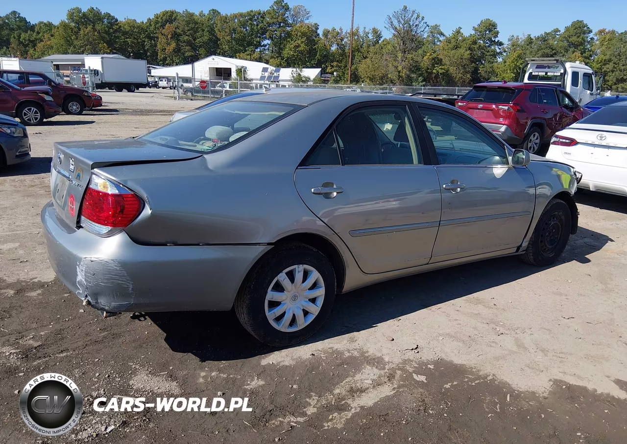 2005 Toyota Camry Le VIN:4T1BE30K15U977074 - 4