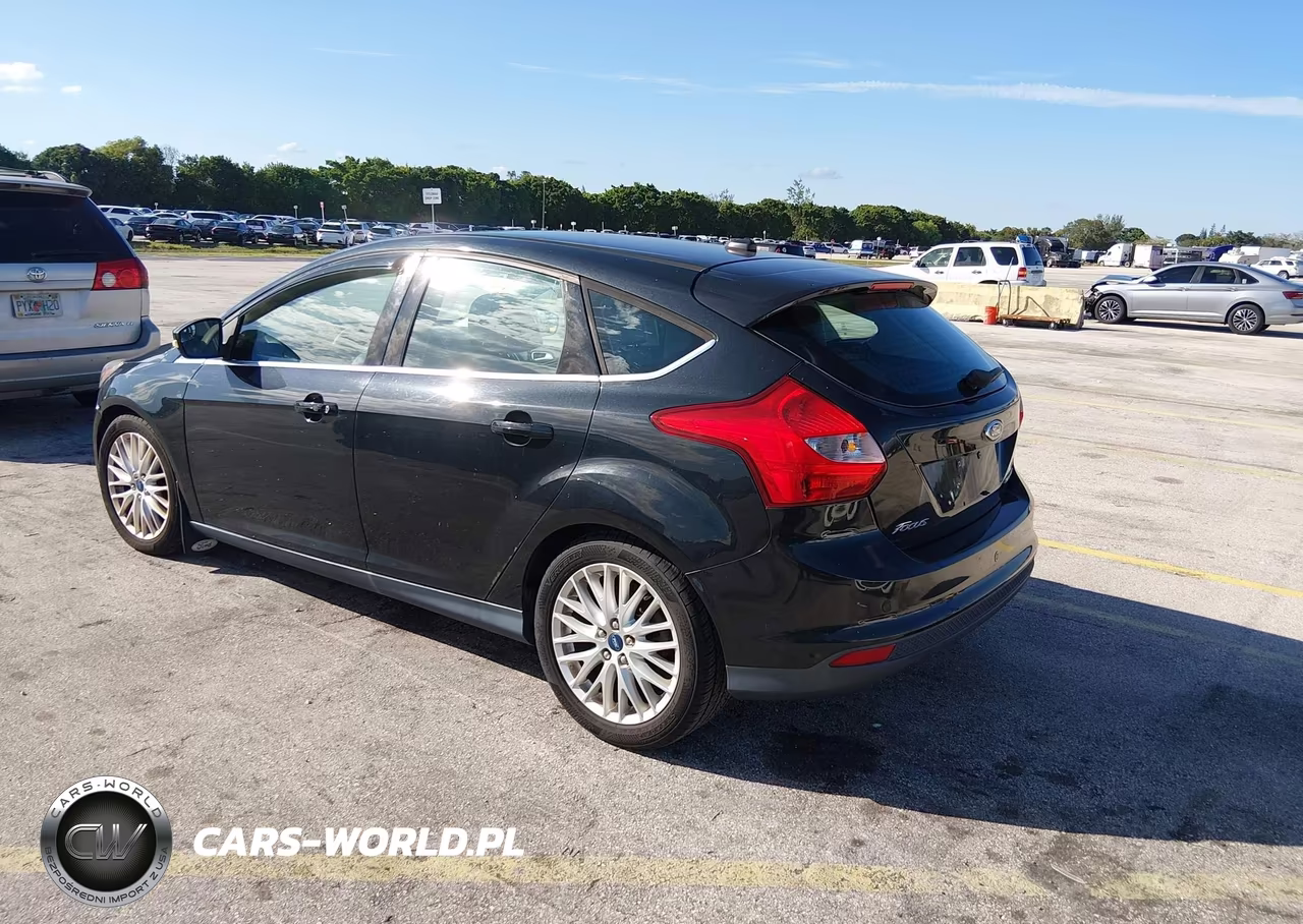 2013 Ford Focus Titanium VIN:1FADP3N21DL198140 - 3