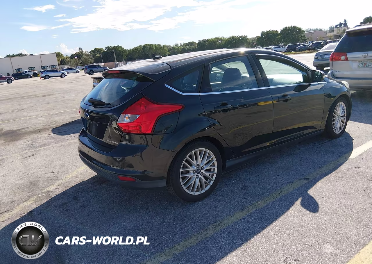2013 Ford Focus Titanium VIN:1FADP3N21DL198140 - 4