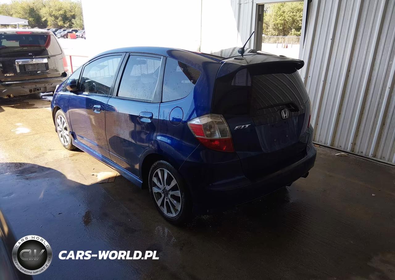 2013 Honda Fit Sport VIN:JHMGE8G51DC028912 - 3
