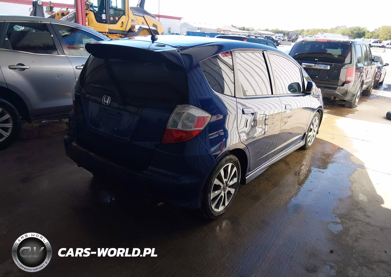 2013 Honda Fit Sport VIN:JHMGE8G51DC028912 - 4