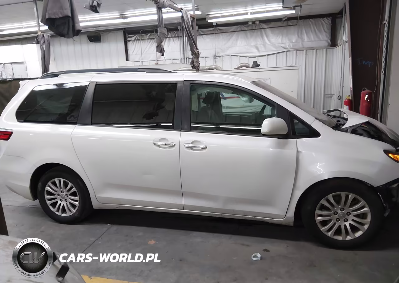 2017 Toyota Sienna Xle 8 Passenger VIN:5TDYZ3DCXHS824773 - 14