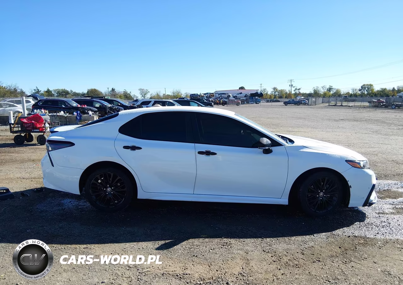 2022 Toyota Camry Nightshade Edition Hybrid VIN:4T1T31AK0NU033523 - 14