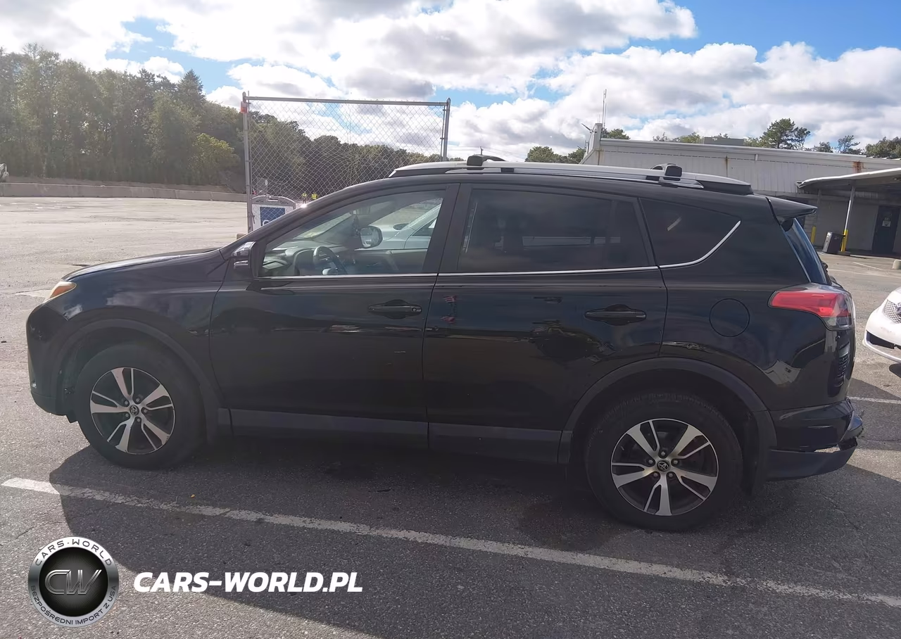 2018 Toyota Rav4 Xle VIN:2T3RFREV9JW834196 - 14