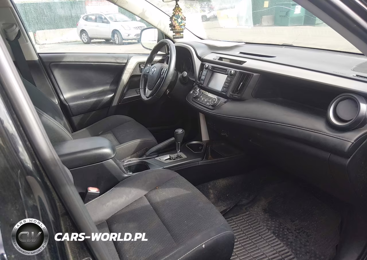 2018 Toyota Rav4 Xle VIN:2T3RFREV9JW834196 - 5