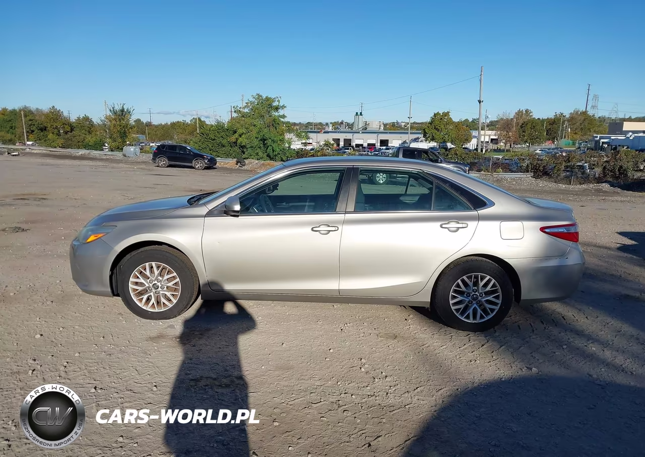 2016 Toyota Camry Le VIN:4T1BF1FK3GU581191 - 14