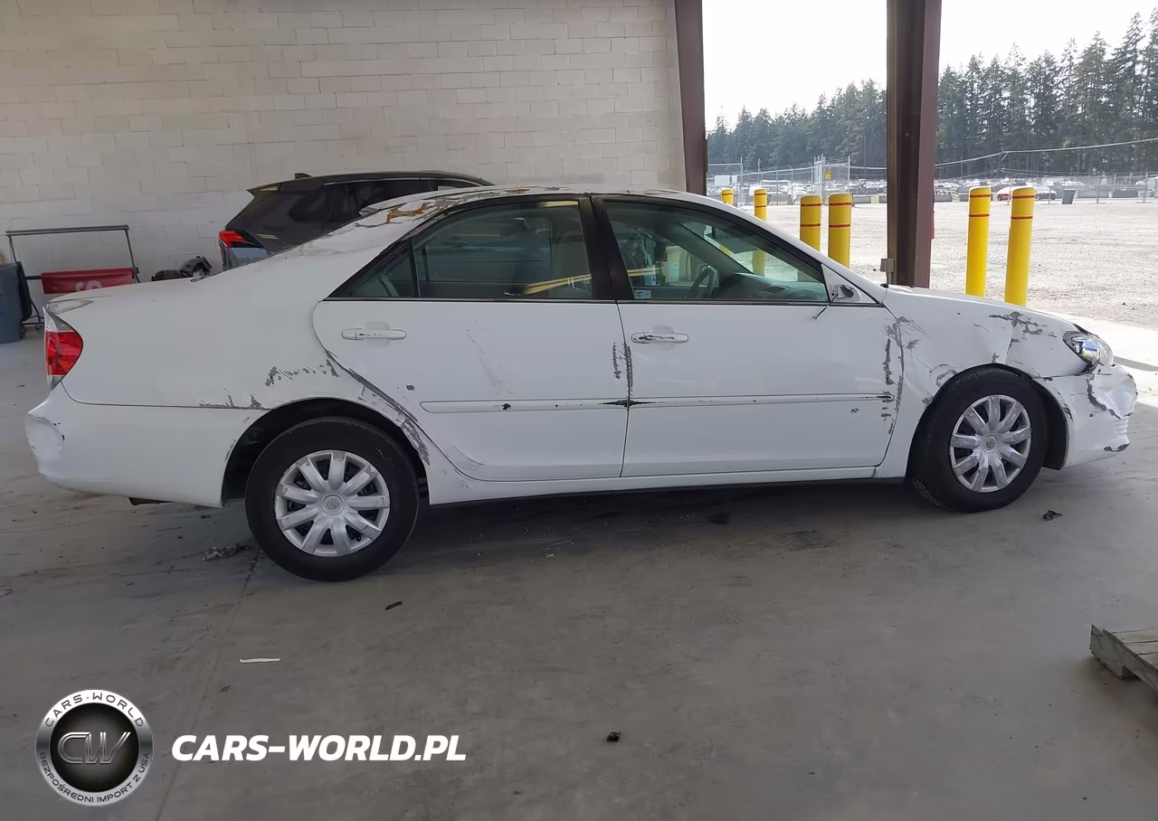 2005 Toyota Camry Le VIN:4T1BE32K95U017854 - 13