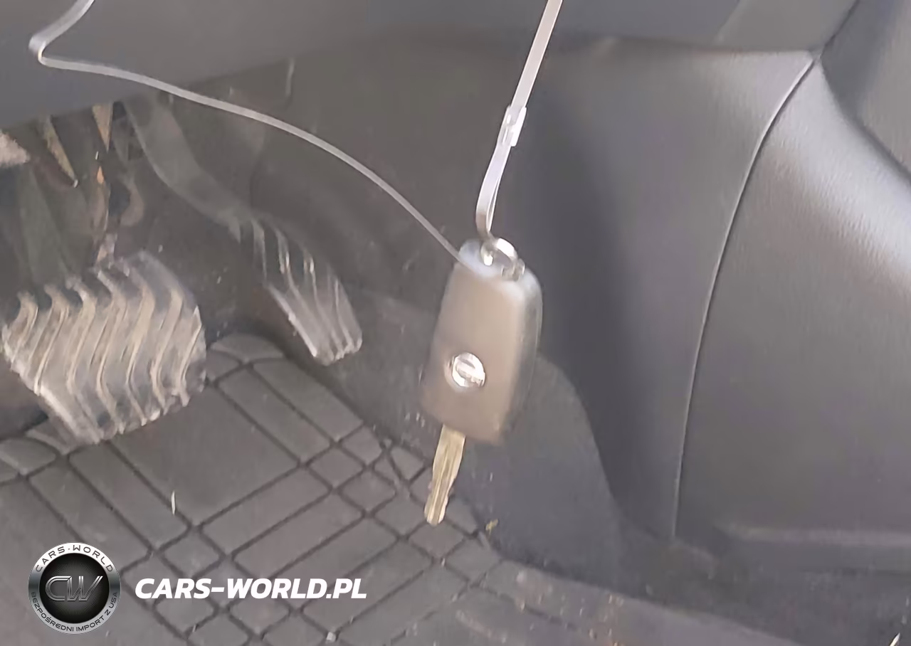 2018 Nissan Rogue S VIN:KNMAT2MV0JP521175 - 11