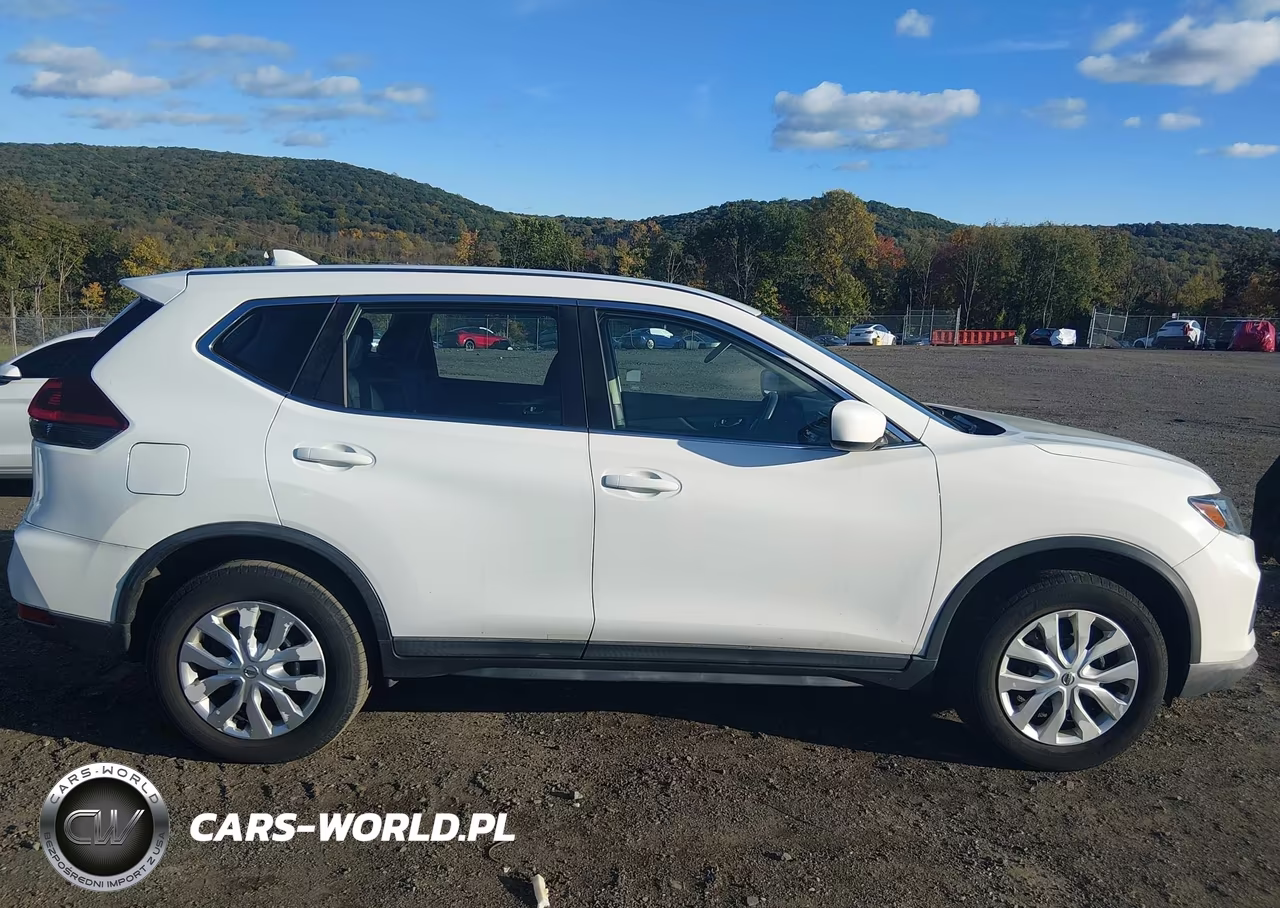 2018 Nissan Rogue S VIN:KNMAT2MV0JP521175 - 13