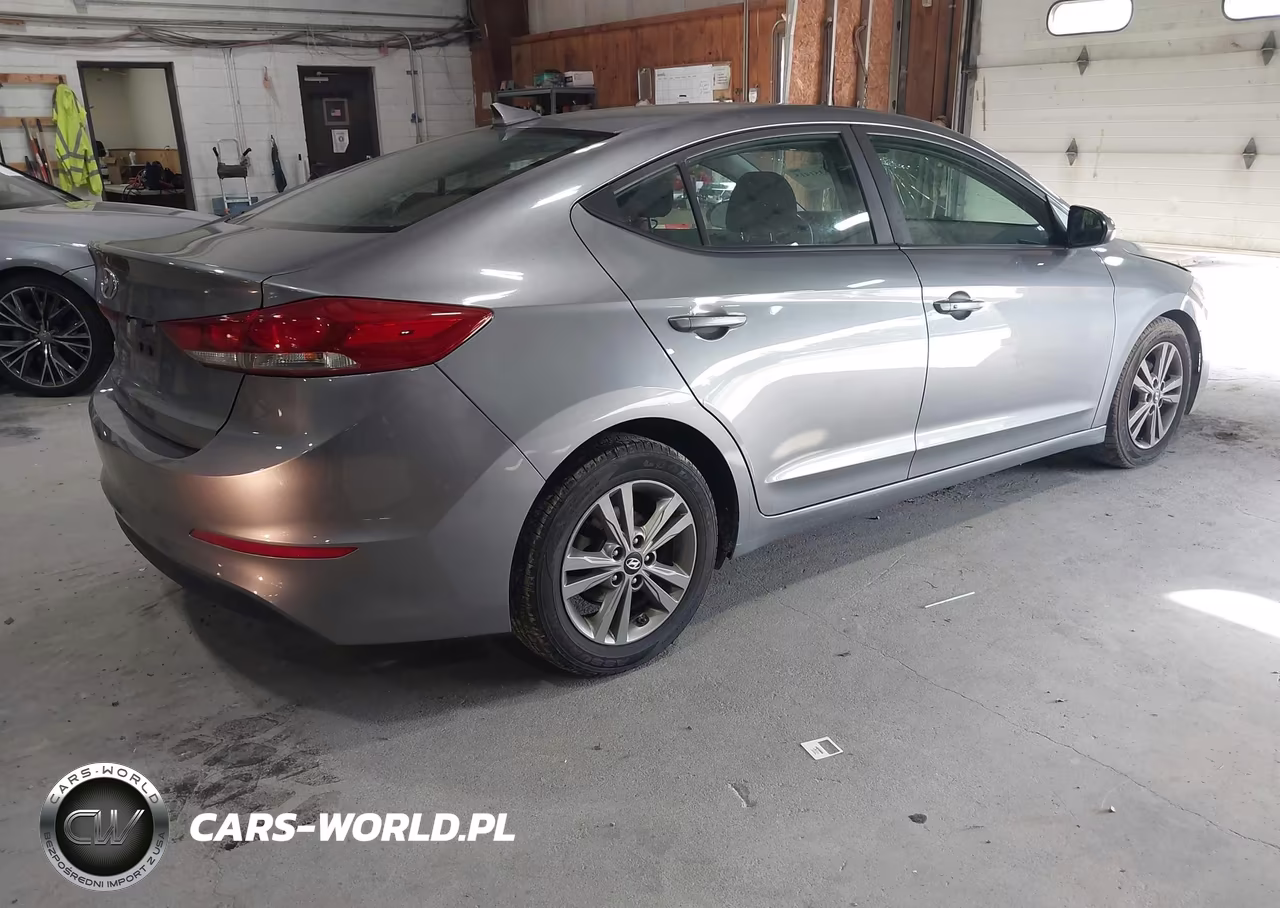 2018 Hyundai Elantra Value Edition VIN:5NPD84LF9JH370465 - 4