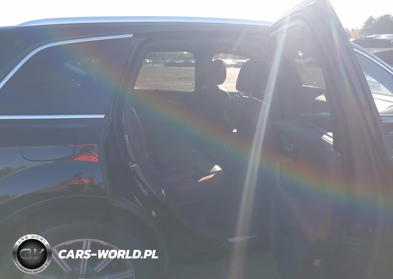 2017 Audi Q7 3.0T Premium VIN:WA1LAAF78HD031824 - 8