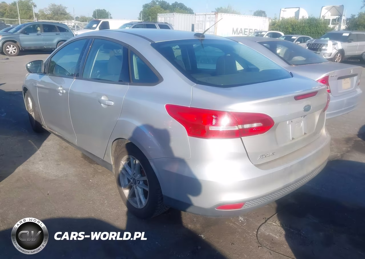 2017 Ford Focus Se VIN:1FADP3F2XHL286852 - 3
