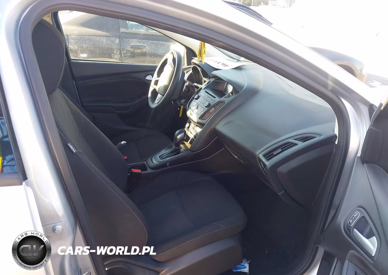 2017 Ford Focus Se VIN:1FADP3F2XHL286852 - 5
