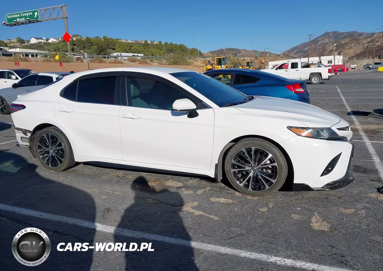 2018 Toyota Camry Se VIN:4T1B11HK4JU523755 - 14