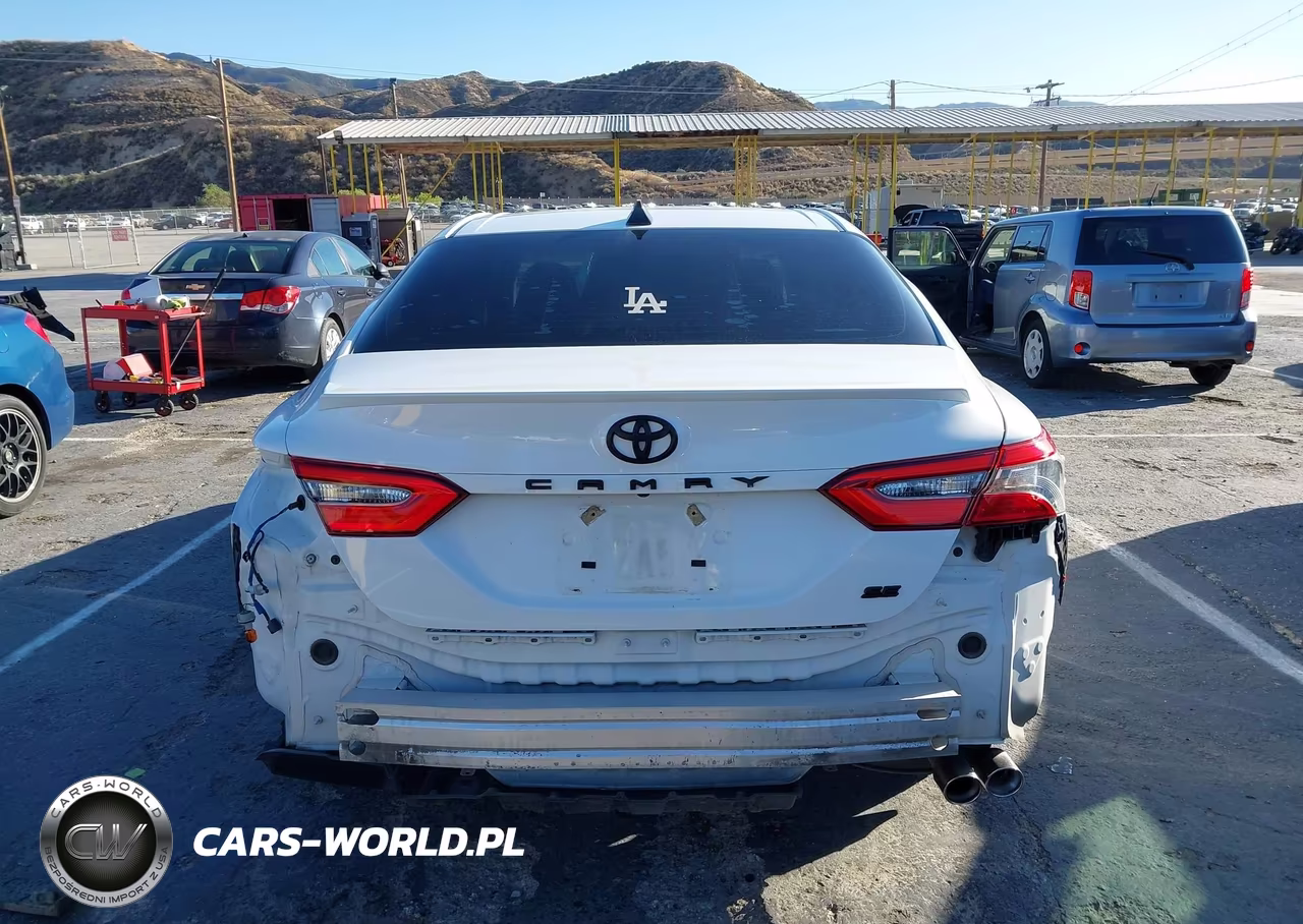 2018 Toyota Camry Se VIN:4T1B11HK4JU523755 - 17