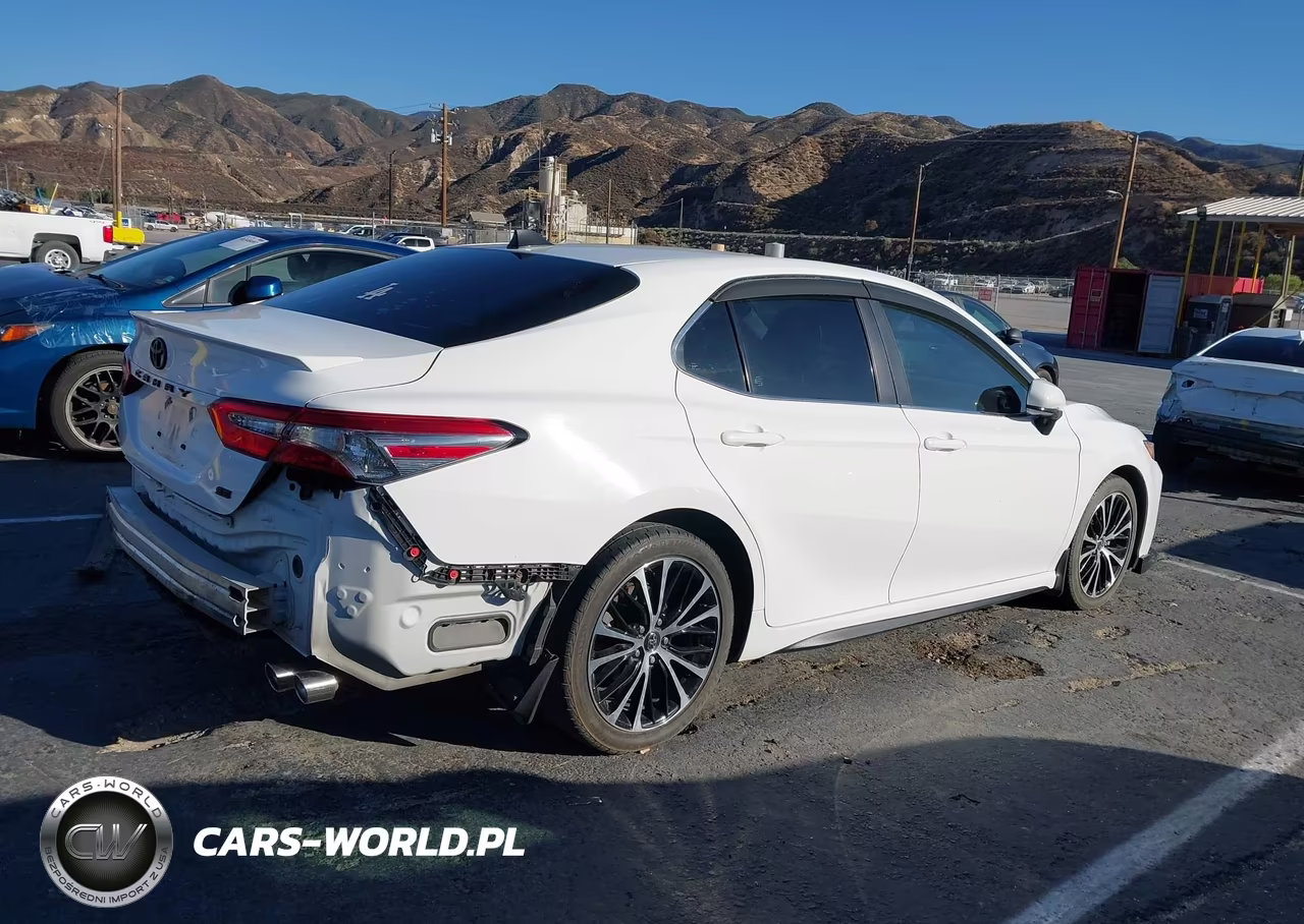 2018 Toyota Camry Se VIN:4T1B11HK4JU523755 - 4