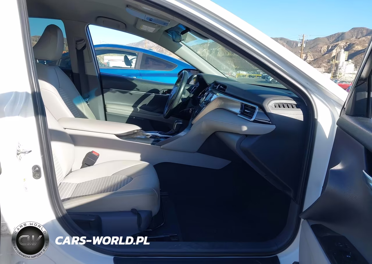 2018 Toyota Camry Se VIN:4T1B11HK4JU523755 - 5