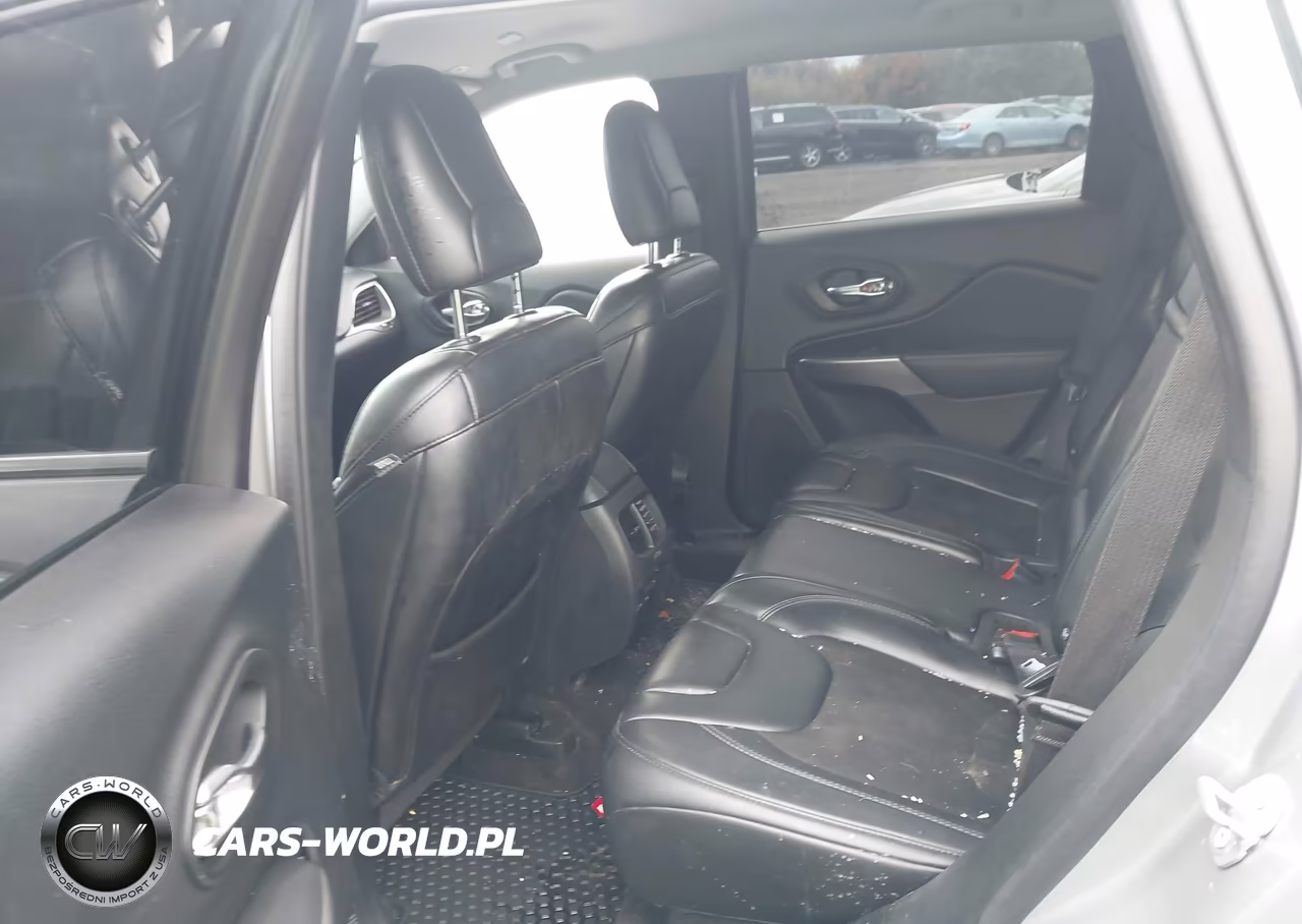 2019 Jeep Cherokee Latitude Plus 4X4 VIN:1C4PJMLN0KD189223 - 8