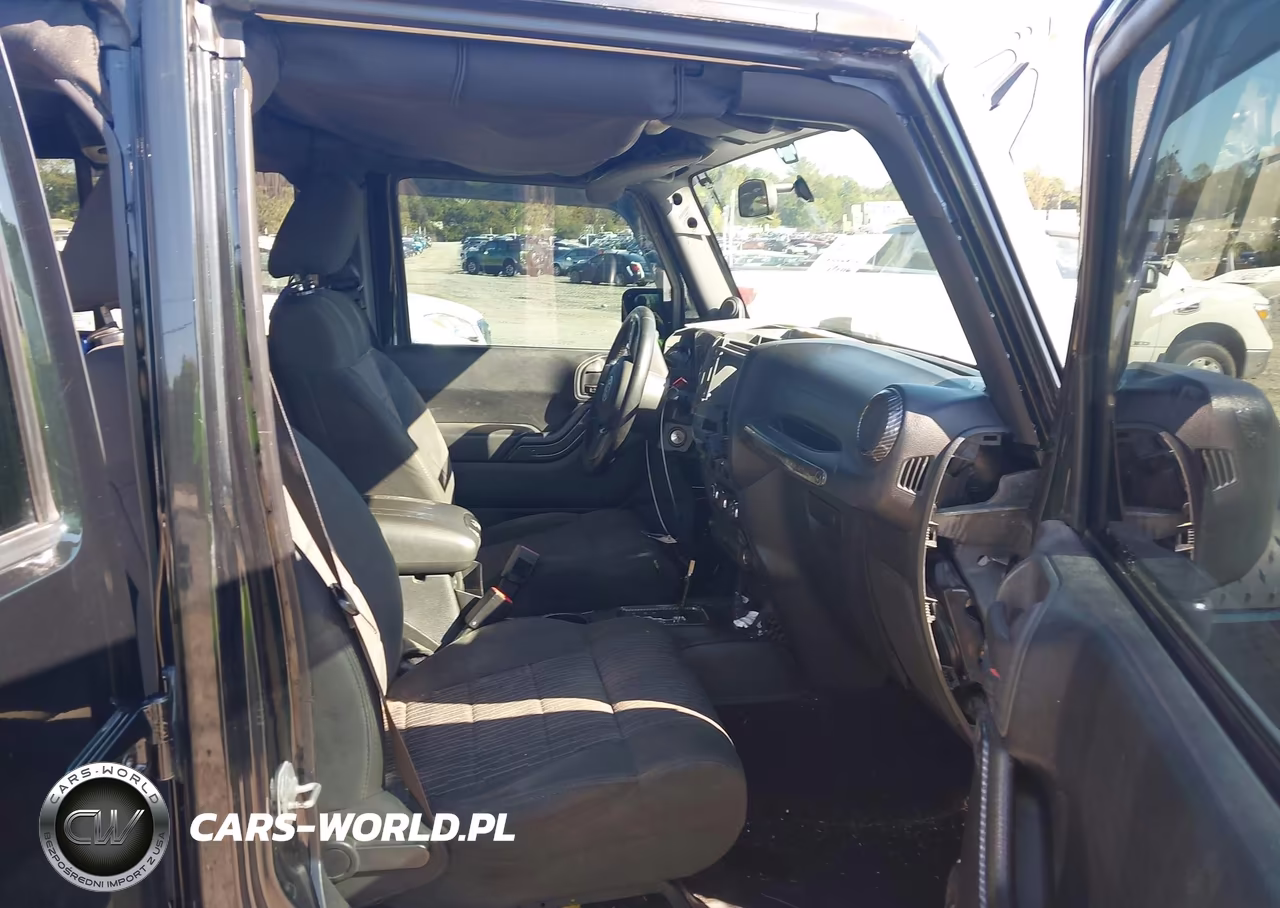 2012 Jeep Wrangler Unlimited Sport VIN:1C4HJWDG7CL182597 - 5