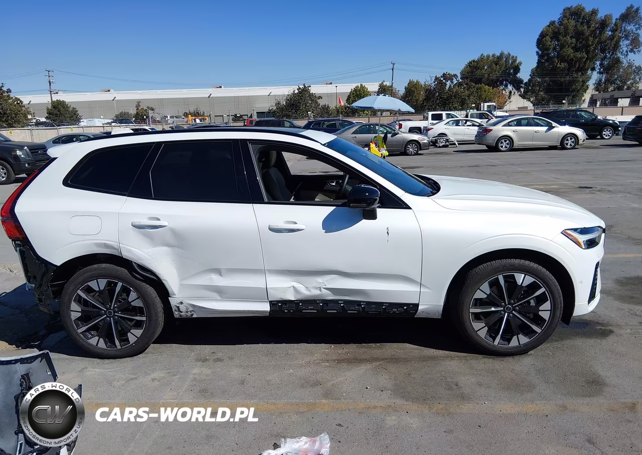 2026 Volvo Xc60 Plug-In Hybrid Plus, T8 Awd Electric-Gasoline, Dark VIN:YV4H60RC9T1468058 - 14