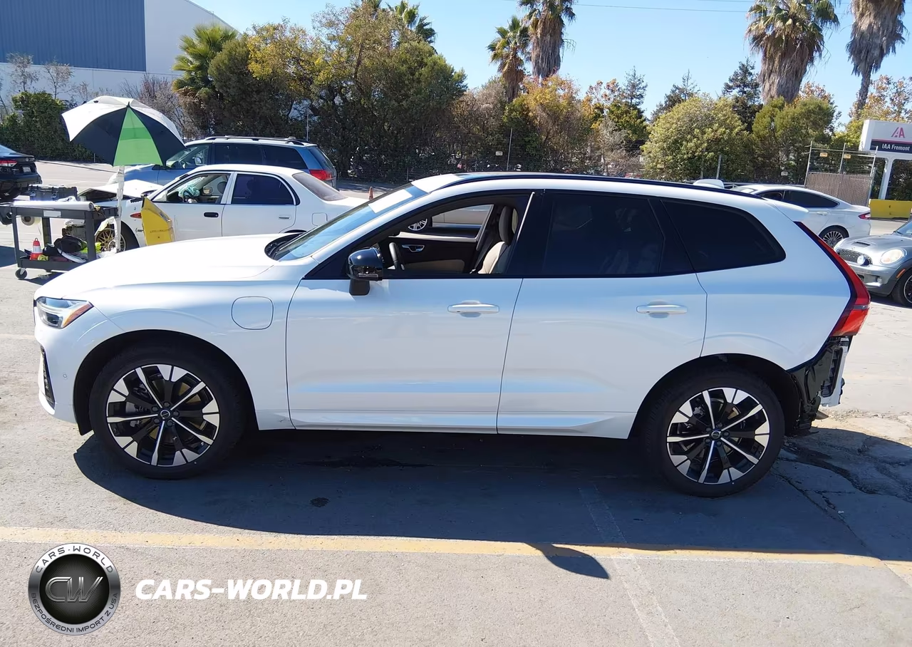 2026 Volvo Xc60 Plug-In Hybrid Plus, T8 Awd Electric-Gasoline, Dark VIN:YV4H60RC9T1468058 - 15
