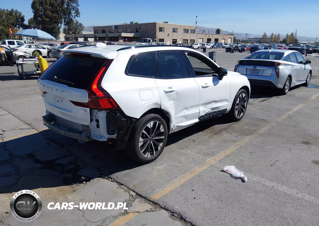 2026 Volvo Xc60 Plug-In Hybrid Plus, T8 Awd Electric-Gasoline, Dark VIN:YV4H60RC9T1468058 - 4