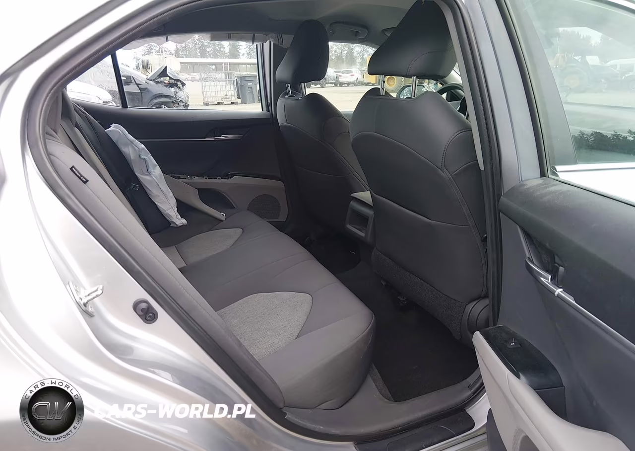 2020 Toyota Camry Le VIN:4T1C11AKXLU363253 - 18