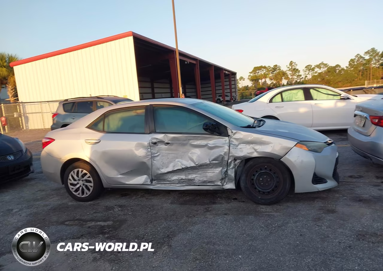2017 Toyota Corolla Le VIN:5YFBURHE9HP727611 - 13