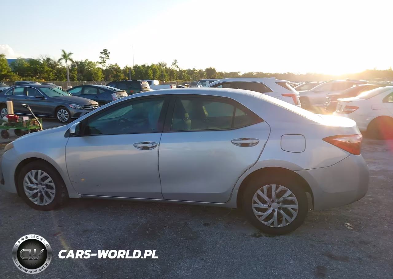 2017 Toyota Corolla Le VIN:5YFBURHE9HP727611 - 14