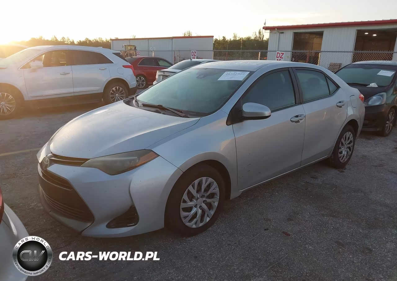 2017 Toyota Corolla Le VIN:5YFBURHE9HP727611 - 2