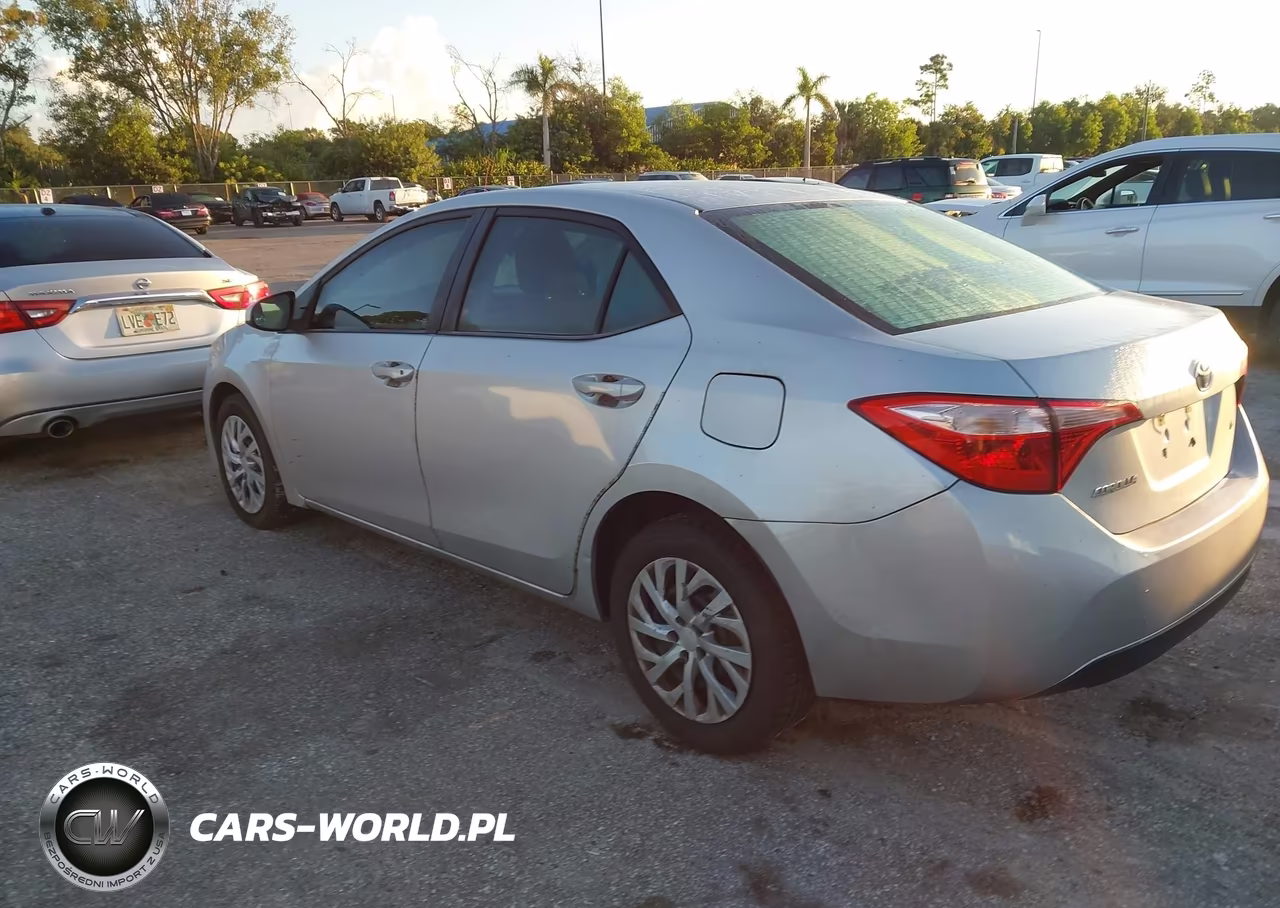 2017 Toyota Corolla Le VIN:5YFBURHE9HP727611 - 3