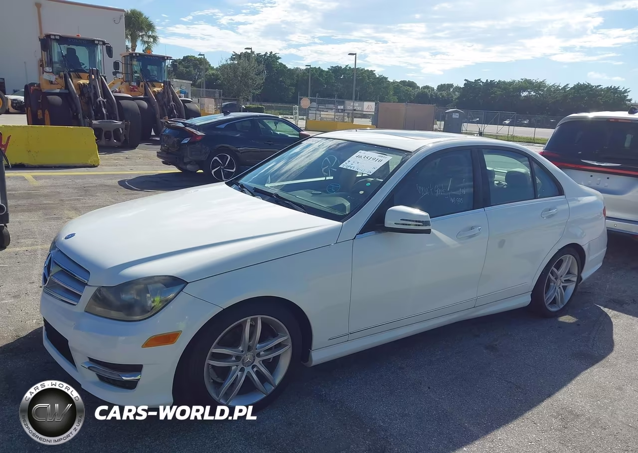 2013 Mercedes-Benz C 250 Sport VIN:WDDGF4HB1DR266970 - 13