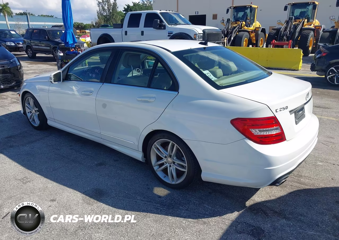 2013 Mercedes-Benz C 250 Sport VIN:WDDGF4HB1DR266970 - 3