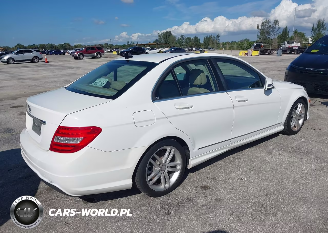 2013 Mercedes-Benz C 250 Sport VIN:WDDGF4HB1DR266970 - 4