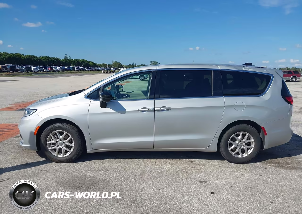 2024 Chrysler Pacifica Touring L VIN:2C4RC1BG3RR162870 - 14