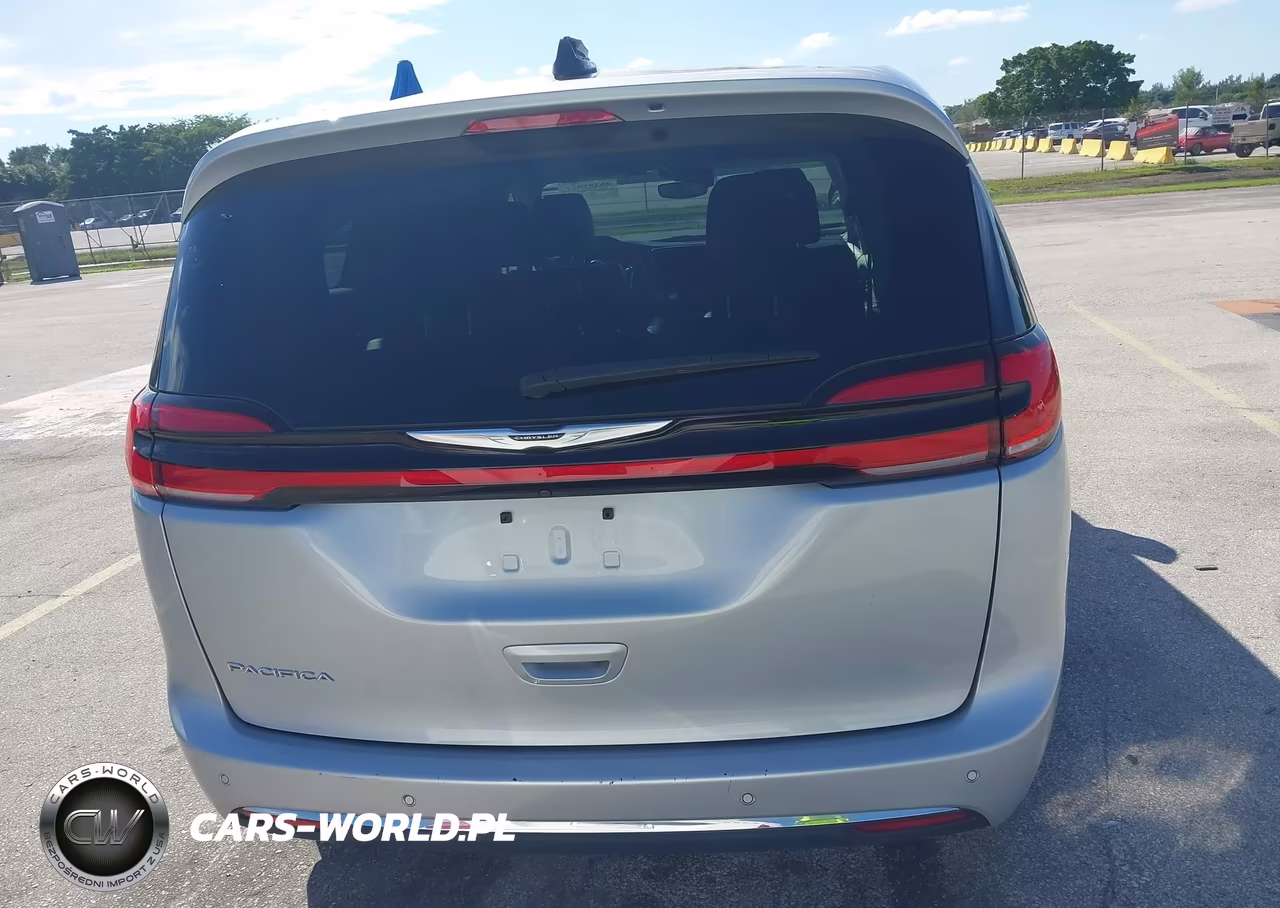 2024 Chrysler Pacifica Touring L VIN:2C4RC1BG3RR162870 - 16