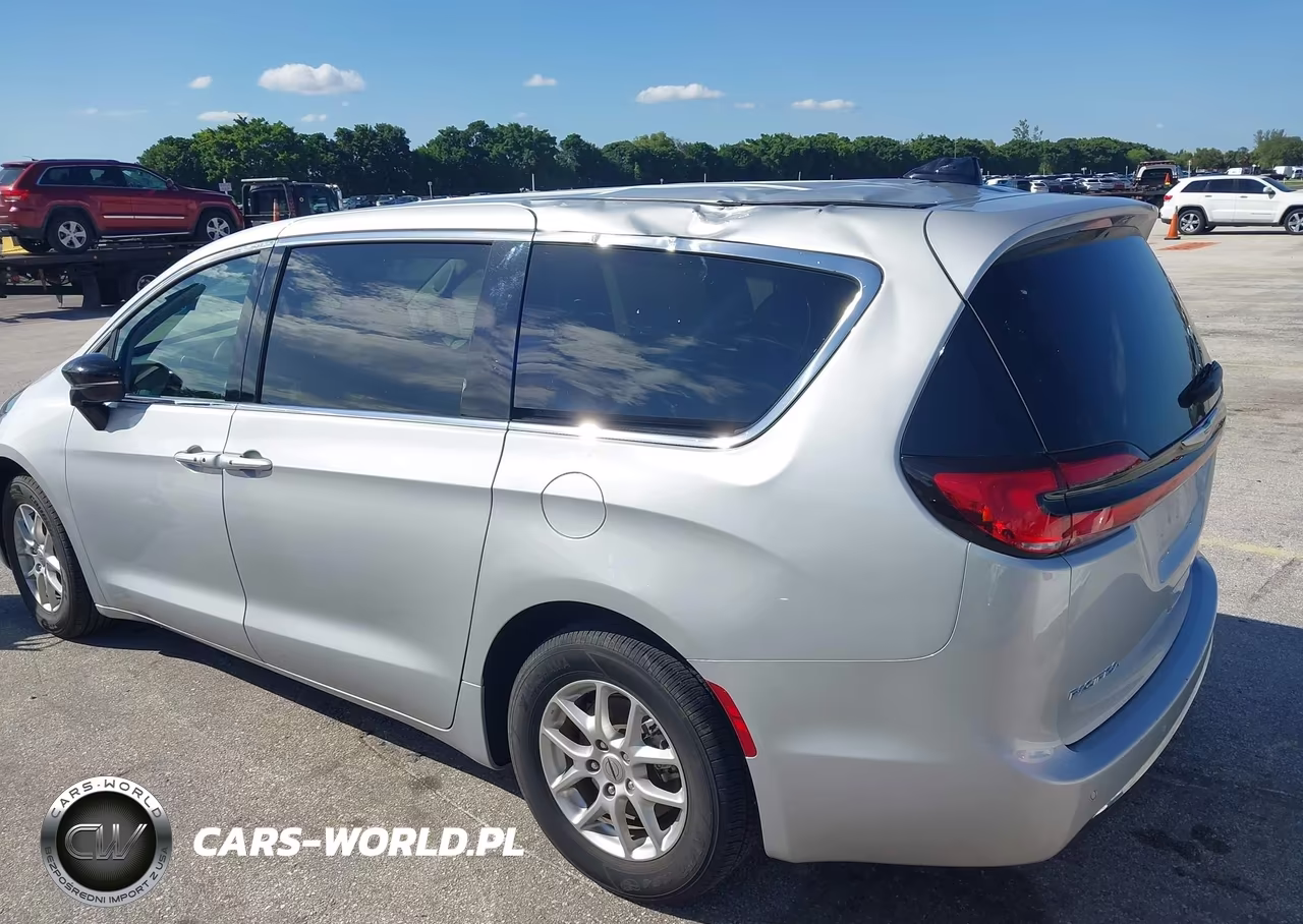 2024 Chrysler Pacifica Touring L VIN:2C4RC1BG3RR162870 - 17