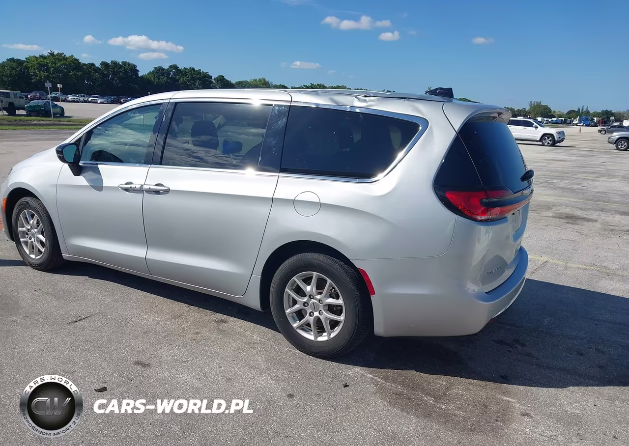 2024 Chrysler Pacifica Touring L VIN:2C4RC1BG3RR162870 - 3