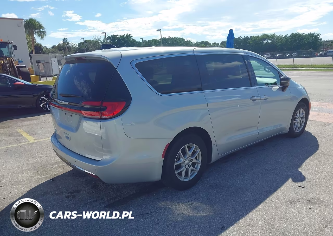 2024 Chrysler Pacifica Touring L VIN:2C4RC1BG3RR162870 - 4