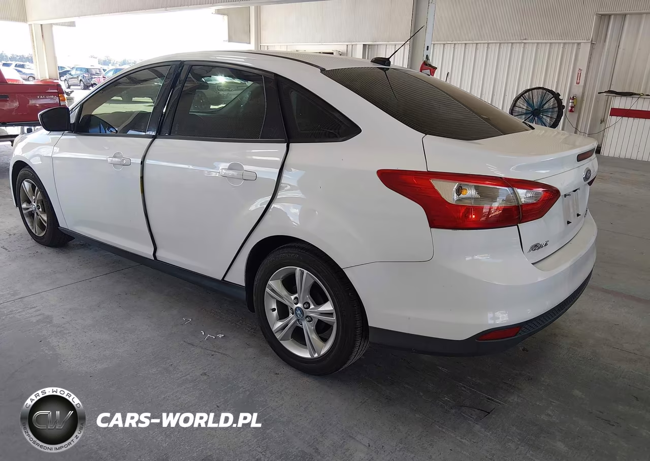 2012 Ford Focus Se VIN:1FAHP3F22CL458172 - 3